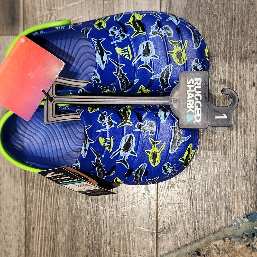 NWT Rugged Shark Discover Shark Week Kid's Sz 1 Sandals